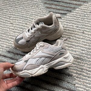 Reebok sneakers size girls 10